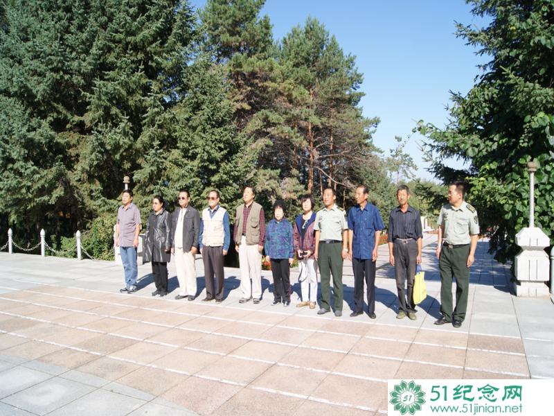 战斗英雄孙玉国来园祭扫 珍宝岛革命烈士陵园 网上祭英烈,革命烈士