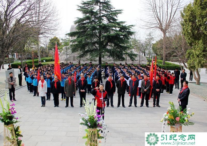 金乡县青少年缅怀革命先烈 弘扬雷锋精神主题