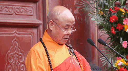 方丈演觉大和尚宣读中国佛教协会贺信