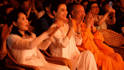 掌声连连