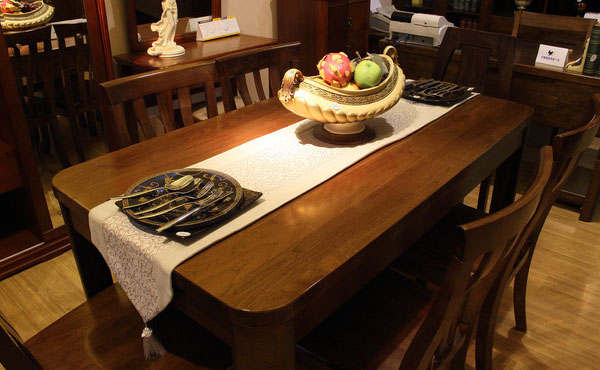 家里的餐桌有哪些布置禁忌？_51纪念网